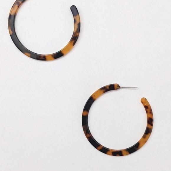 machete inspired acetate tortoiseshell classic hoop earrings - Picture 3 of 8